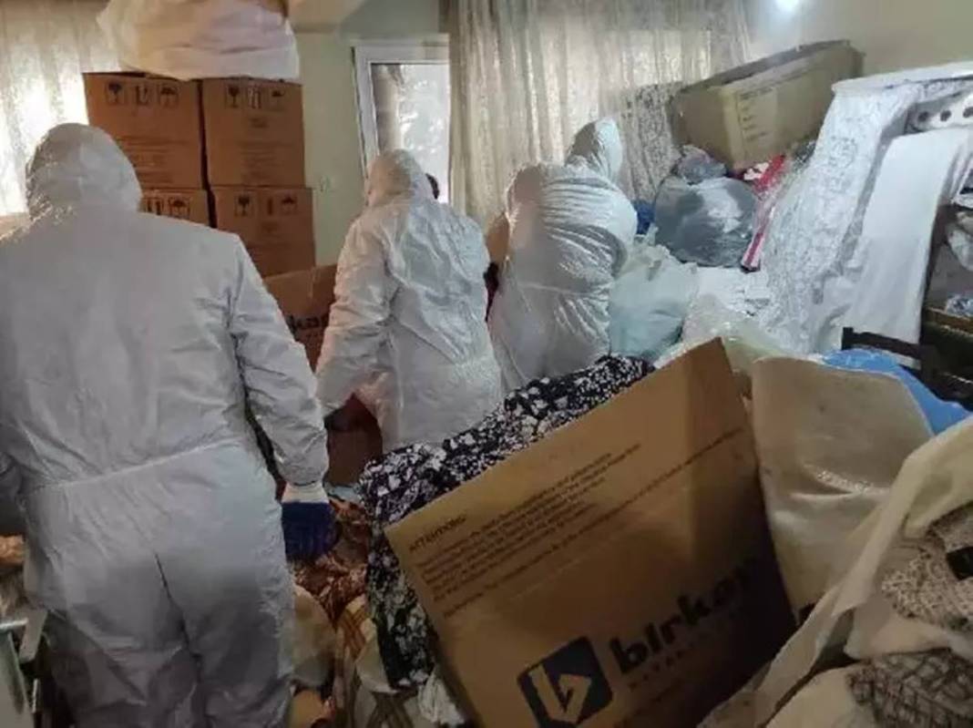 Şikayet üzerine apartman dairesine giden zabıta, şaşkınlıktan dondu kaldı! Ev, ev değil; tarif edecek kelime bulamadılar 10